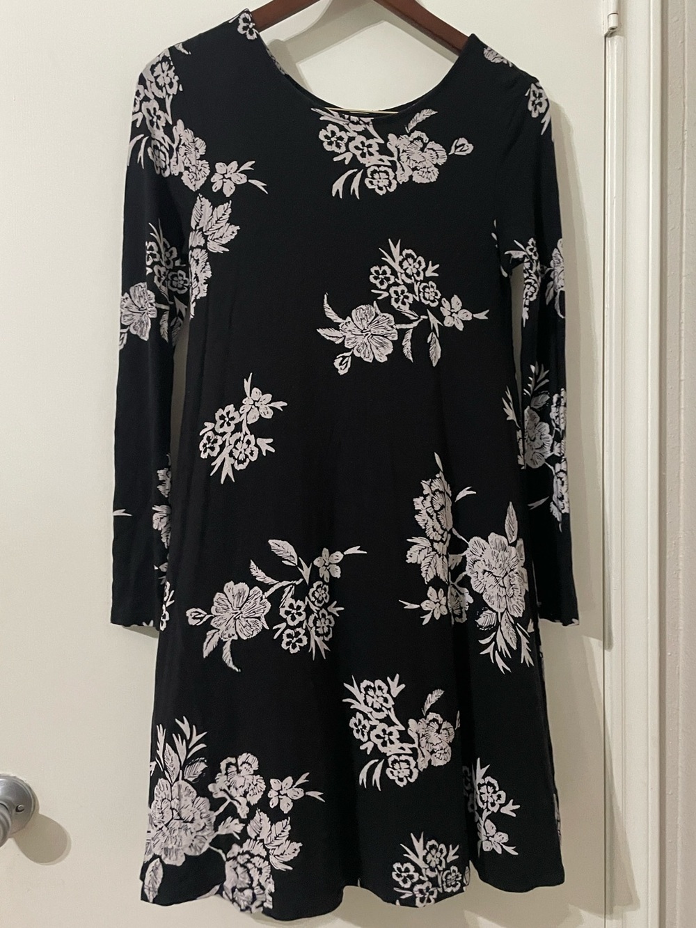 Old Navy Black Floral Long Sleeve Knit Swing Dress Size S